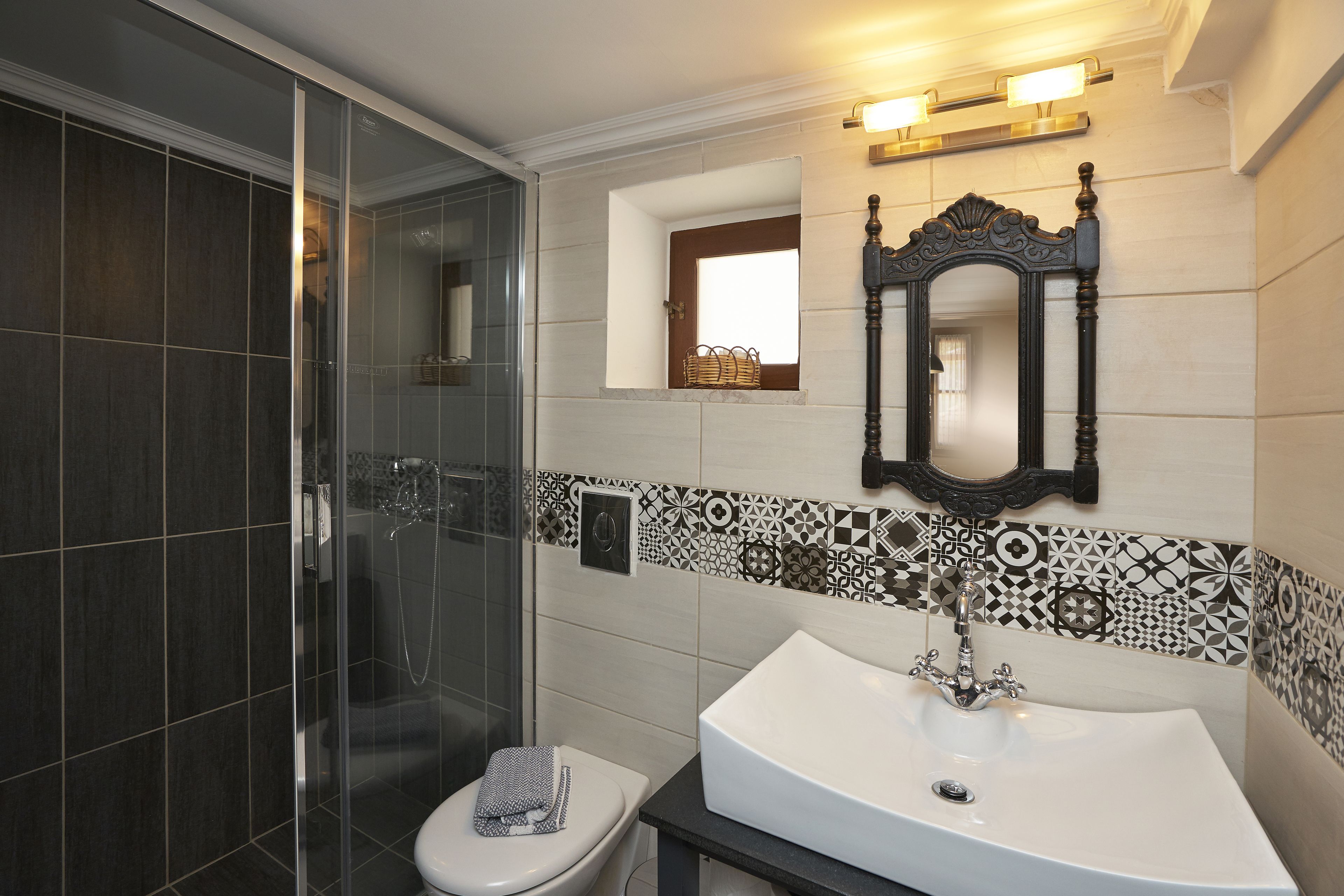 superior apartment, 1 bedroom | bathroom | shower, deep-soaking bathtub, free toiletries, hair dryer