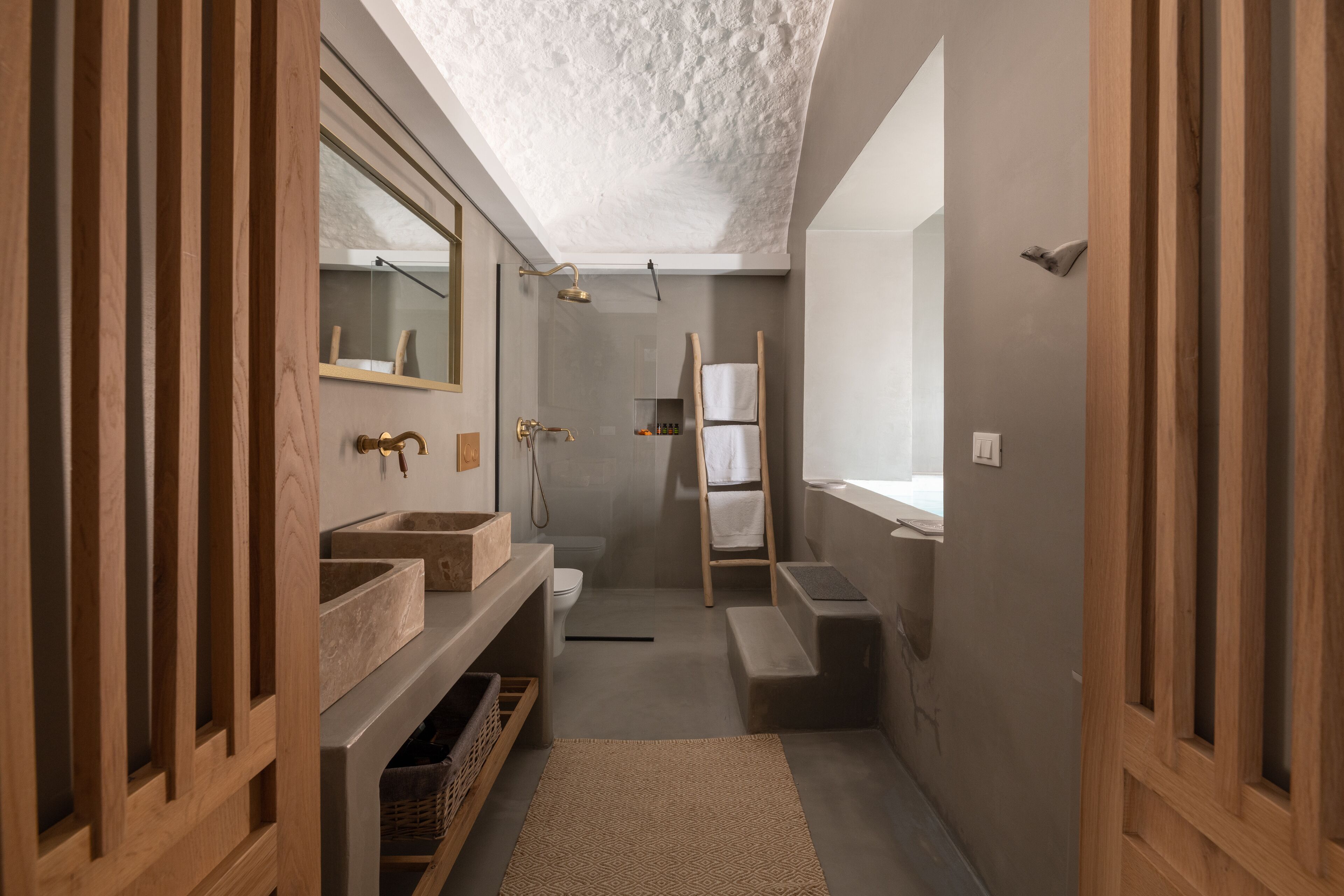 elite room | bathroom | shower, deep-soaking bathtub, free toiletries, hair dryer