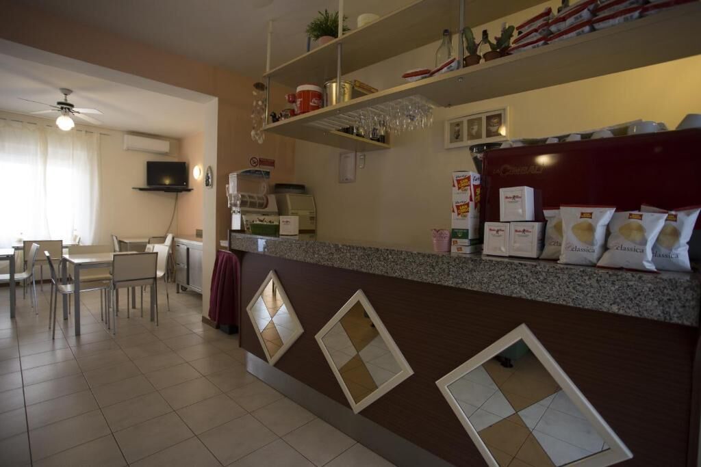 Aperto a pranzo e cena, cucina locale