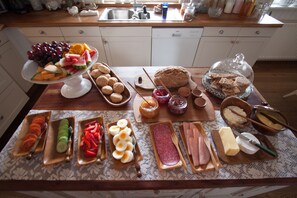 Breakfast area - Ásar guesthouse (Akureyri)