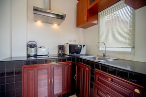 2-Bedroom House | Cozinha privada | Geladeira, micro-ondas, cooktop, máquina de café expresso