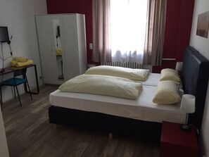 Comfort-dobbeltværelse | Individuelt design, individuel indretning, skrivebord