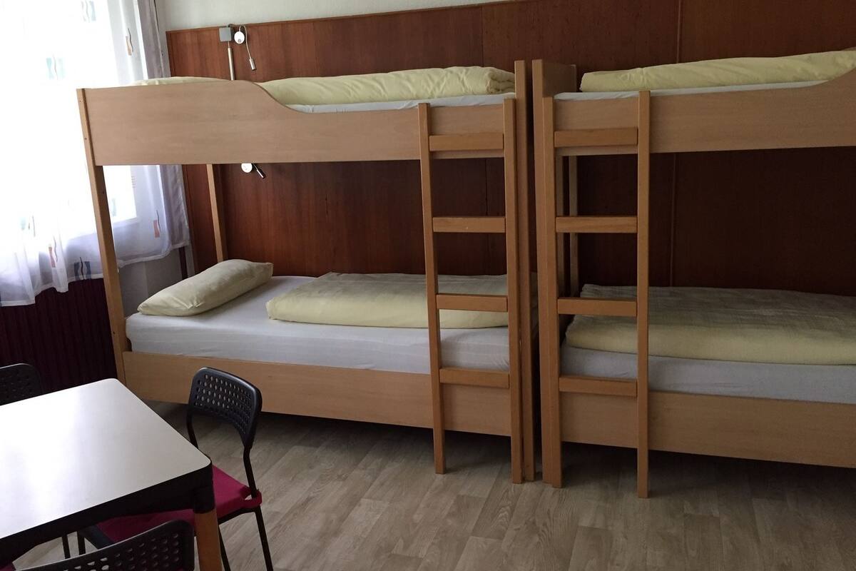 6-Bed Room | デスク、ノートパソコン用作業スペース、防音設備、WiFi