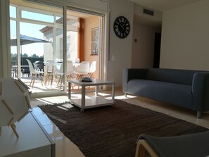 Smart-TV, DVD-Player, Videothek, Stereoanlage