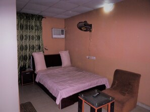 Standard Double Room, 1 Double Bed | Desk, free WiFi