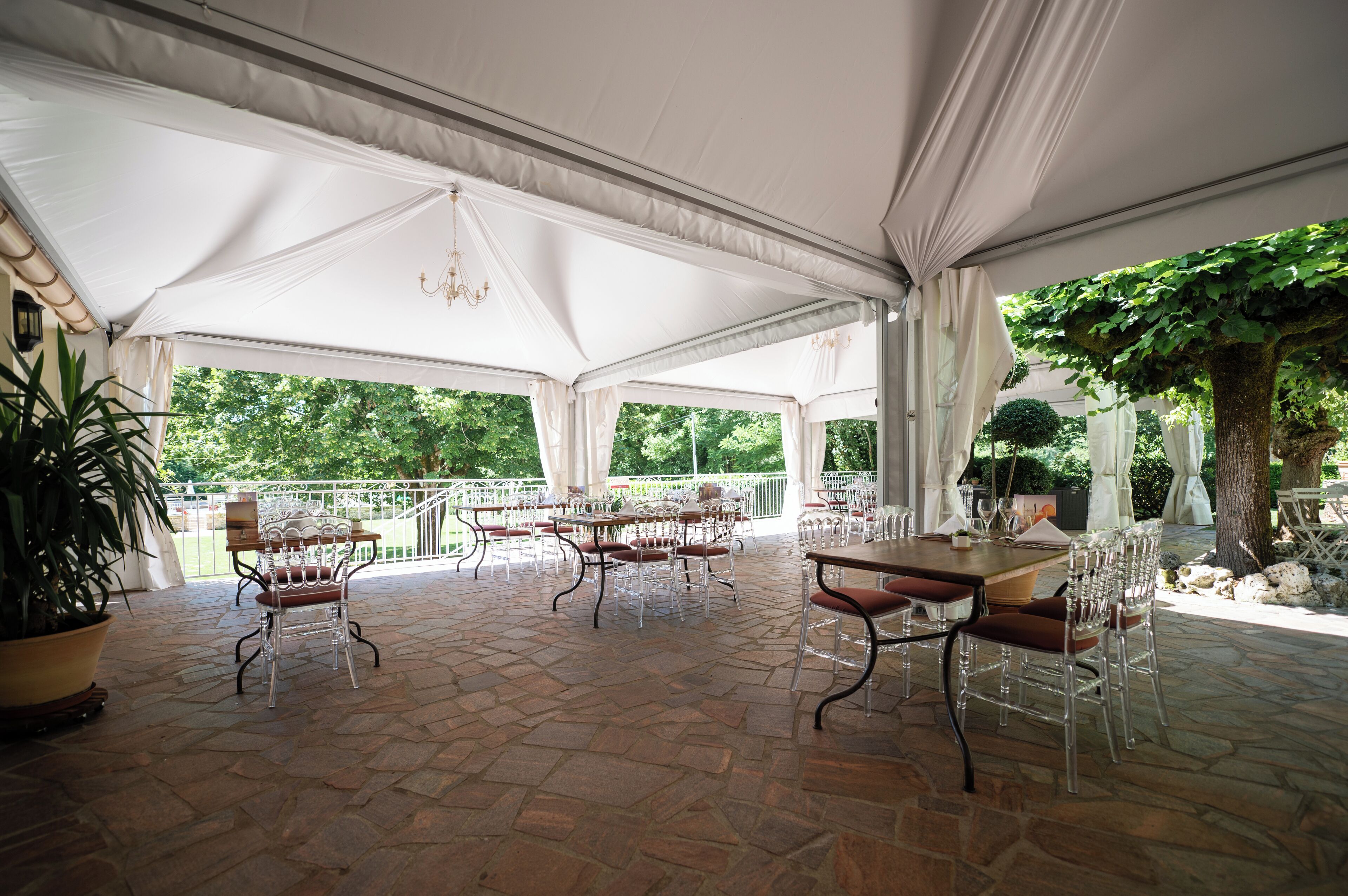 breakfast and dinner served, french cuisine