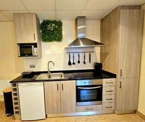 Studio, Ensuite (GLAMOUR OPEN SPACE) | Private kitchen