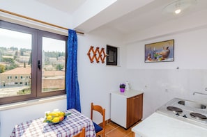 Studio (Apartments & Rooms Mihajica- Comfort ) | Dining room