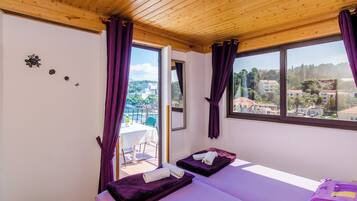 Apartment (Apartments & Rooms Mihajica- Two Bedr) | Bügeleisen/Bügelbrett, kostenloses WLAN, Bettwäsche