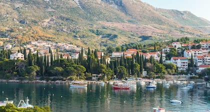 Apartments & Rooms Mihajica