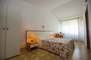 Cribs/infant beds, free WiFi, bed sheets