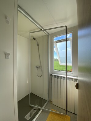 Mobile Home | Bathroom | Shower, hair dryer, towels - Corte Galvana (Cento)