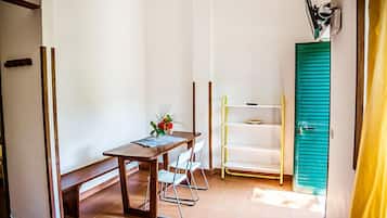 Apartemen Comfort, 2 kamar tidur | Makan di kamar