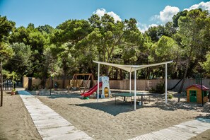 儿童活动区 - 室外