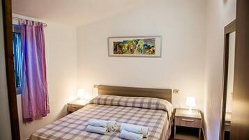 Comfort appartement, 2 slaapkamers | Een kluis op de kamer, beddengoed