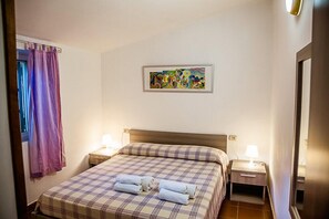 In-room safe, bed sheets - Villaggio Residence Torre Saracena - Campsite (Camerota)