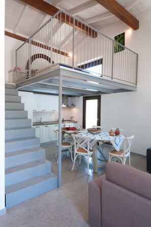 Estudio, cocina, en edificio anexo | Vistas desde la habitación