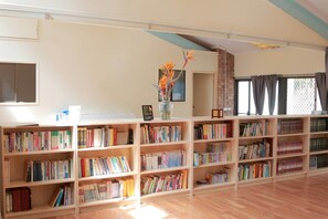 Library - Springwood Meditation Vacation Center (Springwood)