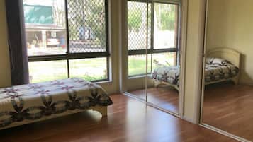 Basic Single Room, 1 Single Bed, Shared Bathroom | Blackout curtains, iron/ironing board, free WiFi