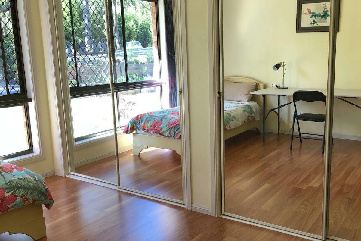 Cortinas blackout, tabla de planchar con plancha y wifi gratis 
