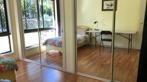 Basic Single Room, 1 Single Bed, Shared Bathroom | Blackout curtains, iron/ironing board, free WiFi - Springwood Meditation Vacation Center (Springwood)