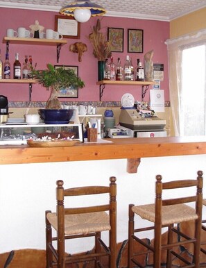 Daily continental breakfast (EUR 4.75 per person) - Pensión el Hidalgo (Calpe)