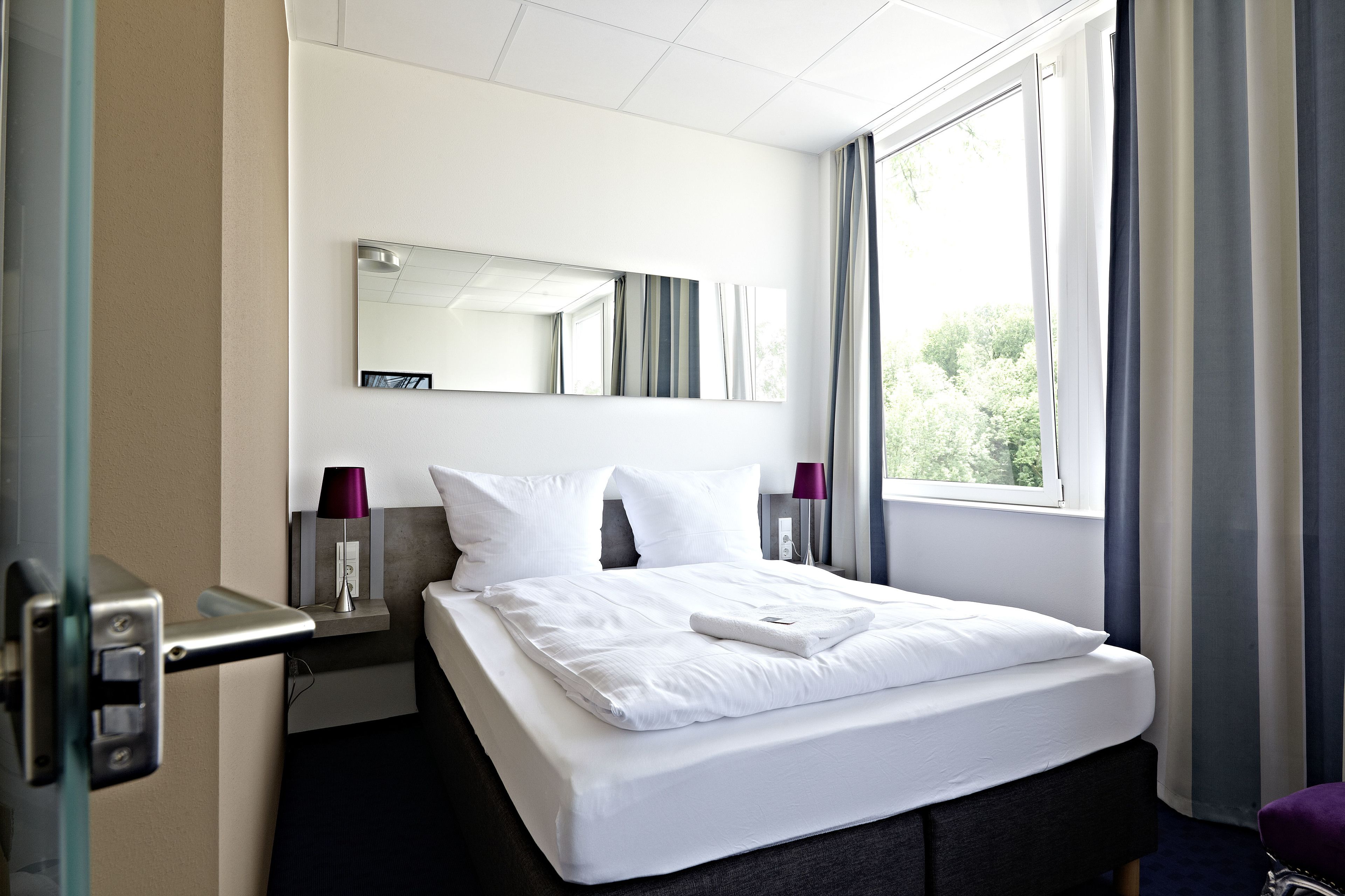 standard double room | desk, free wifi, bed sheets