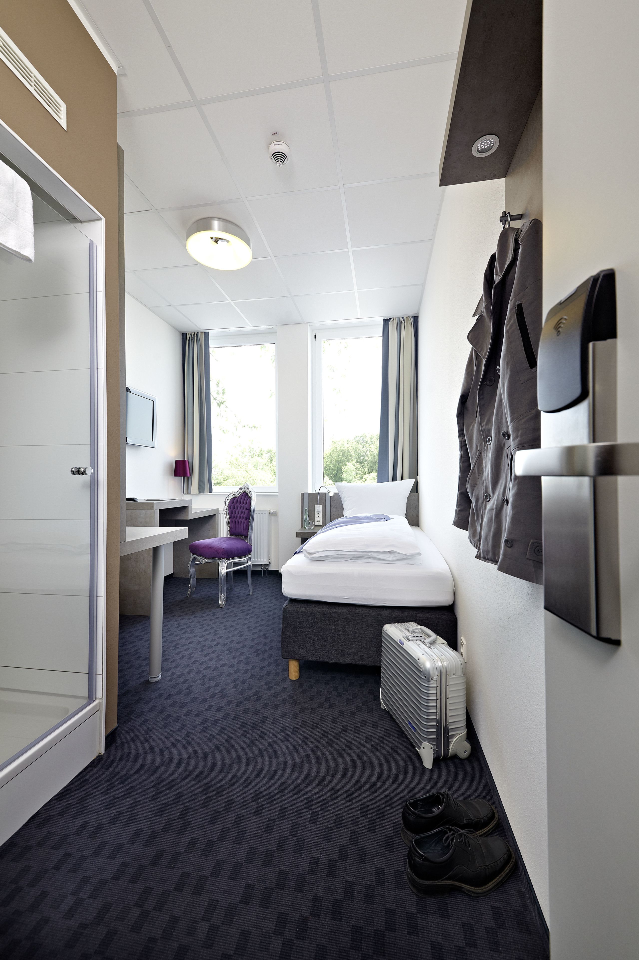 single room | room amenity