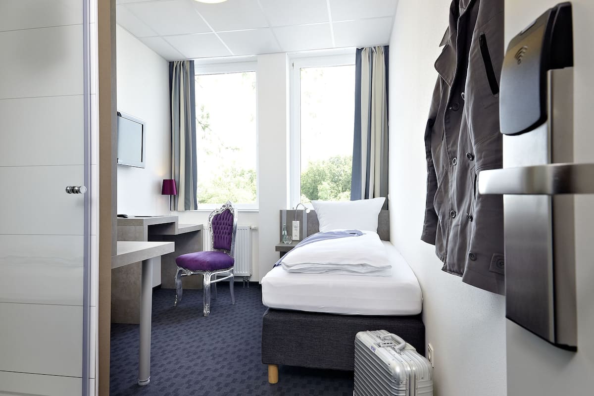 single room | room amenity