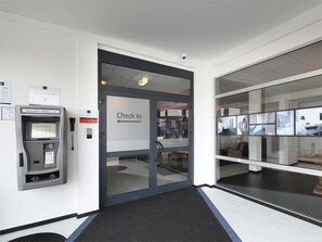 Lobby - Road House Hotel (Paderborn)