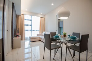 In-room dining - The Robertson Residence by Widebed (Kuala Lumpur)