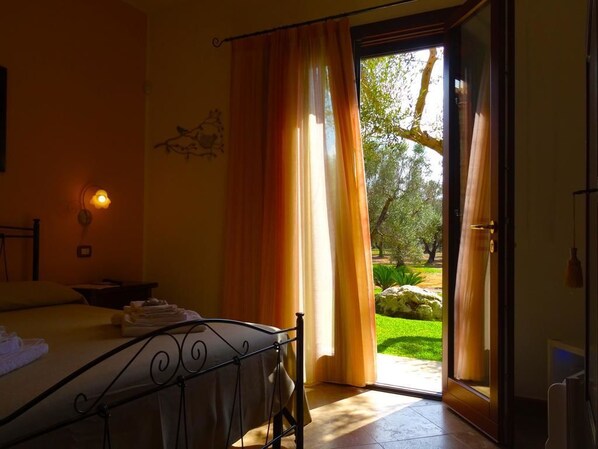 1 bedroom, premium bedding, minibar, in-room safe