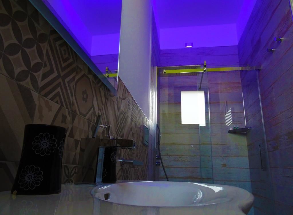 Shower, free toiletries, hair dryer, bidet