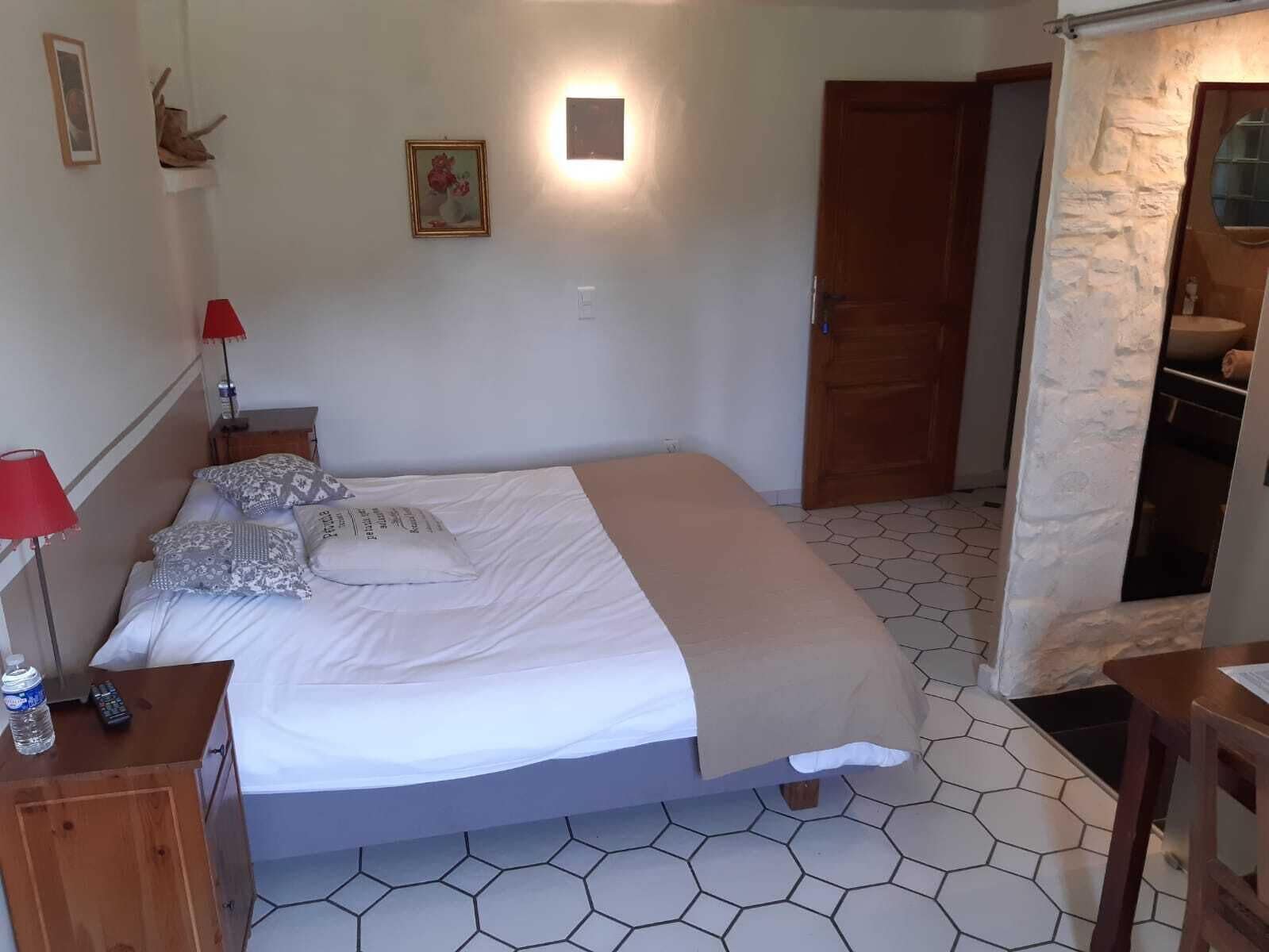 Individually decorated, blackout curtains, free cots/infant beds