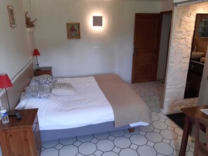 Room (La Rustique) | Individually decorated, blackout drapes, free cribs/infant beds