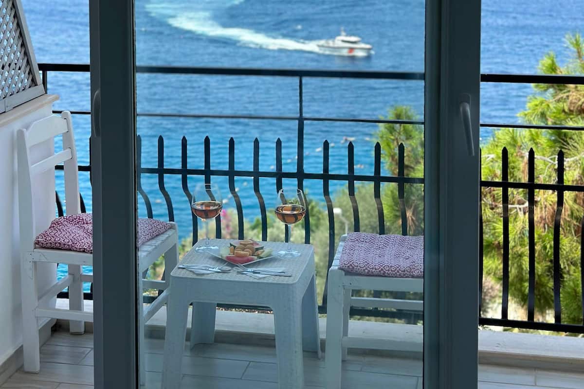 Double Room with Sea View | Una scrivania, Wi-Fi gratuito