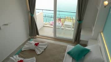 Double Room with Sea View | Desk, free WiFi