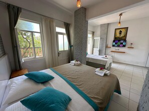 Dreibettzimmer | Schreibtisch, kostenloses WLAN