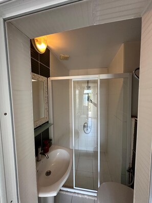 Triple Room | Bathroom - Cakil Pansiyon (Kas)