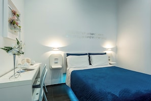 1 dormitori, caixa forta a l'habitació, escriptori i cortines opaques