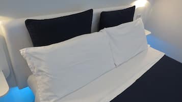 1 bedroom, in-room safe, desk, blackout curtains