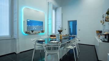 Sudah termasuk sarapan prasmanan setiap hari