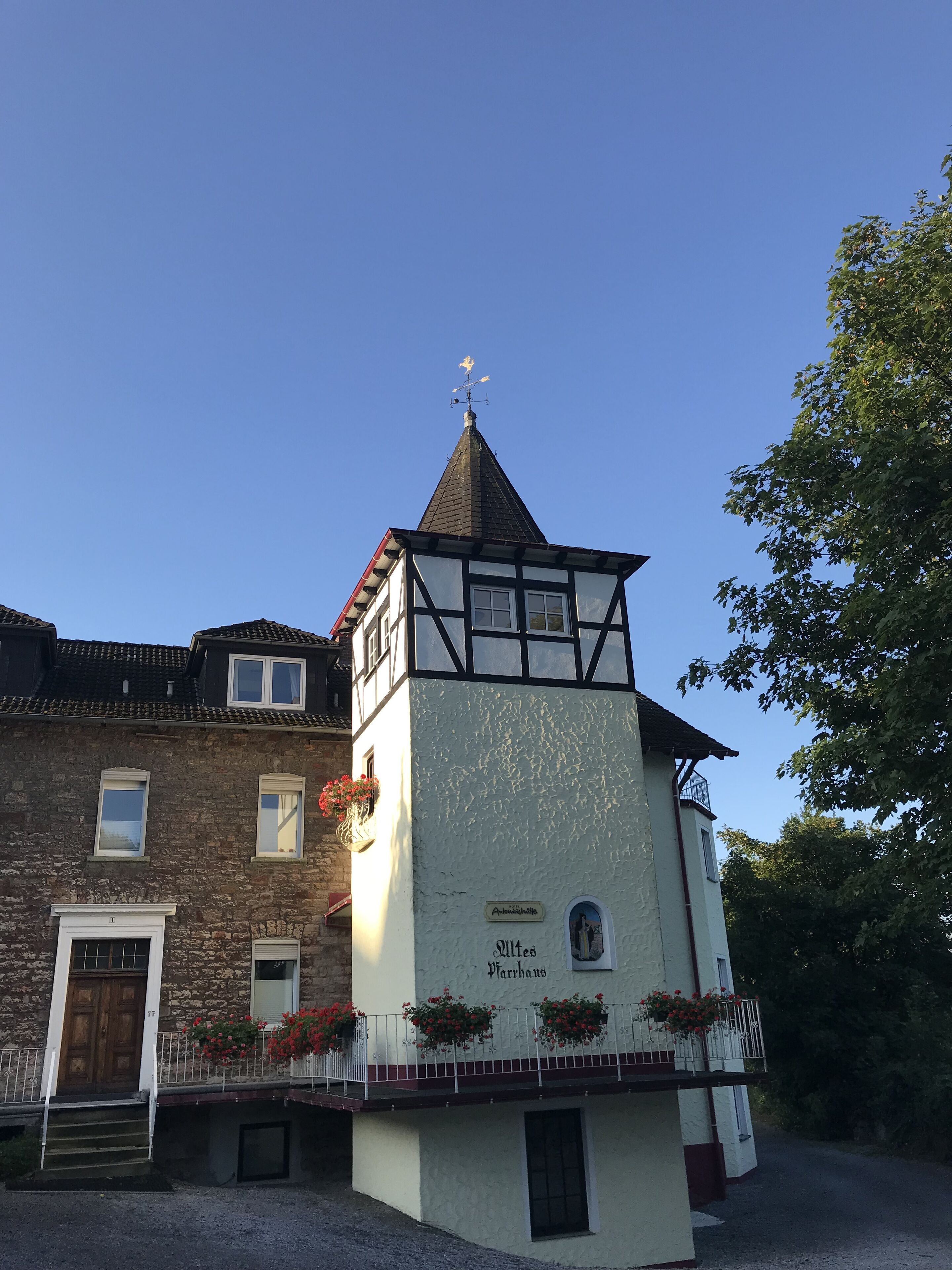 1 bedroom, individually decorated, individually furnished, desk