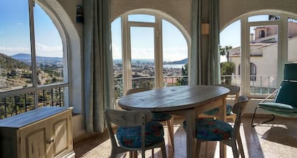 NEW LISTING!! Nice beachstyle villa Calpe,seaviews,10p(+2 in sofa), airco,WiFi