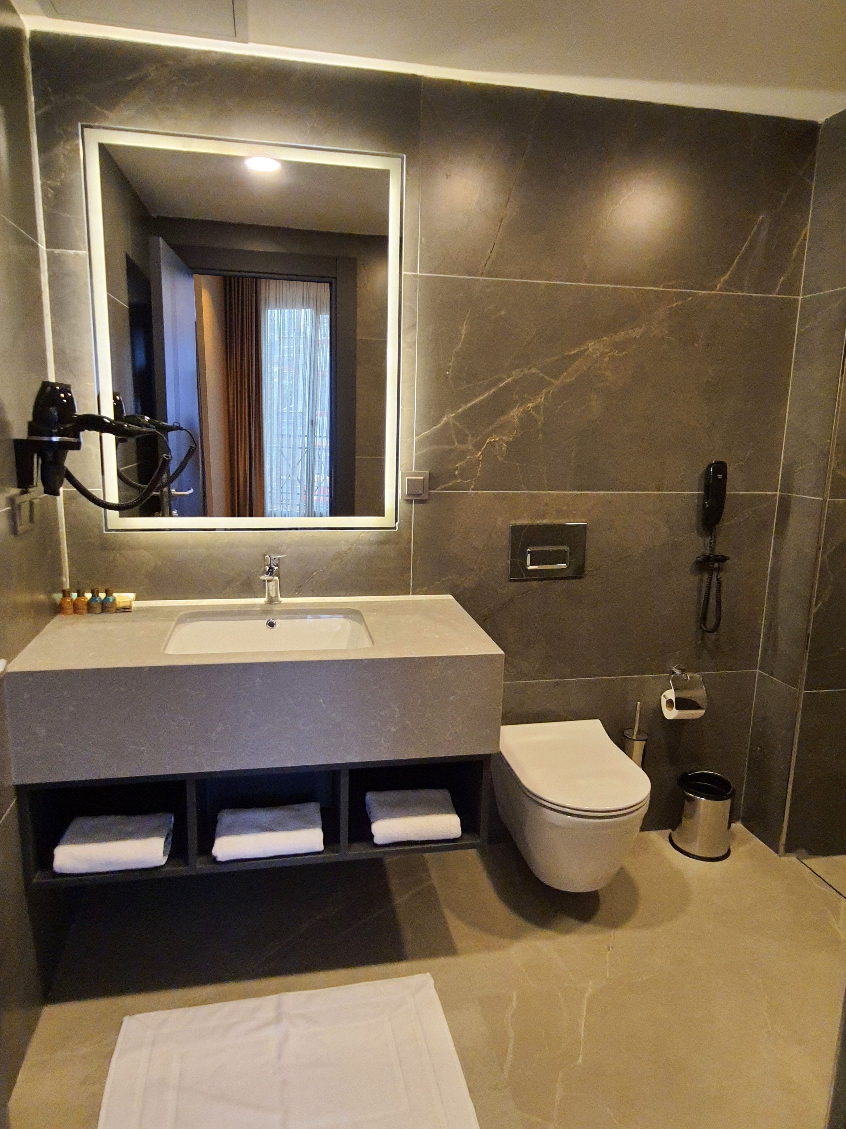 1 bedroom, premium bedding, minibar, in-room safe