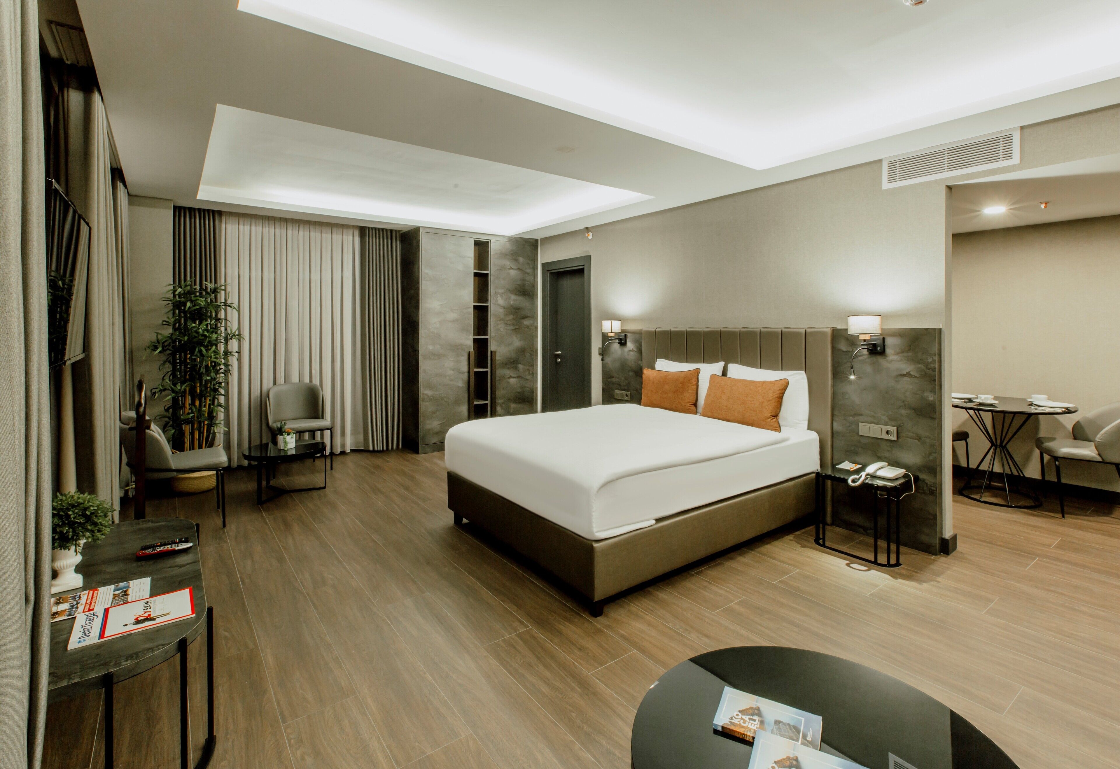 deluxe suit | 1 bedroom, premium bedding, minibar, in-room safe