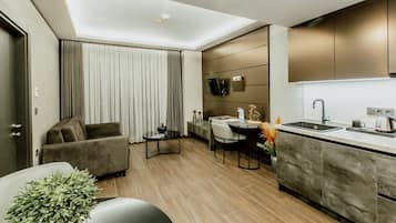1 + 1 LOFT SUIT | 1 dormitorio, ropa de cama de alta calidad, minibar y caja fuerte