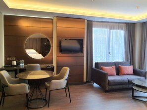 CORNER SUIT | Premium bedding, minibar, in-room safe, laptop workspace - KIZILKAYA BUSINESS OTEL (Korfez)