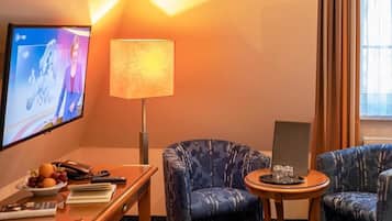 Deluxe Double Room | Desk, blackout drapes, free WiFi, bed sheets