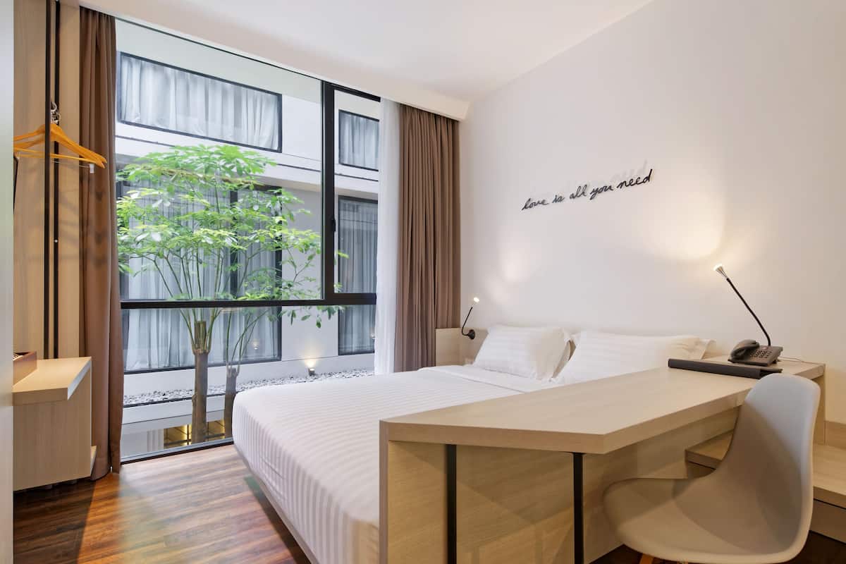 In-room safe, desk, soundproofing, rollaway beds